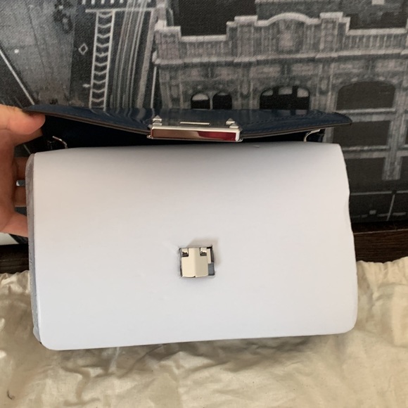 Michael Kors NWT Kinsley Medium Flap Wallet Crossbody in Navy - Picture 6 of 13